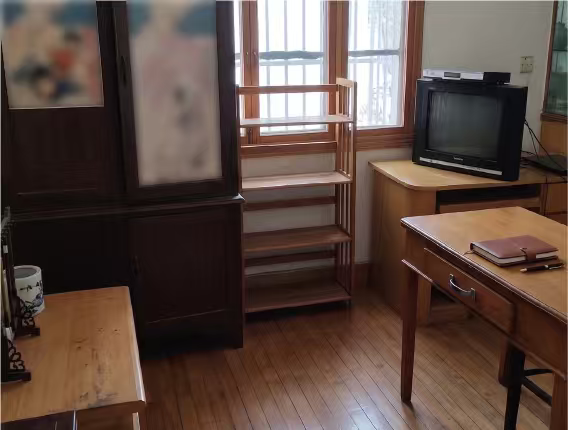 The elderly couple's modest 50-square-meter home. All photos in this article are provided by the interviewee unless noted.