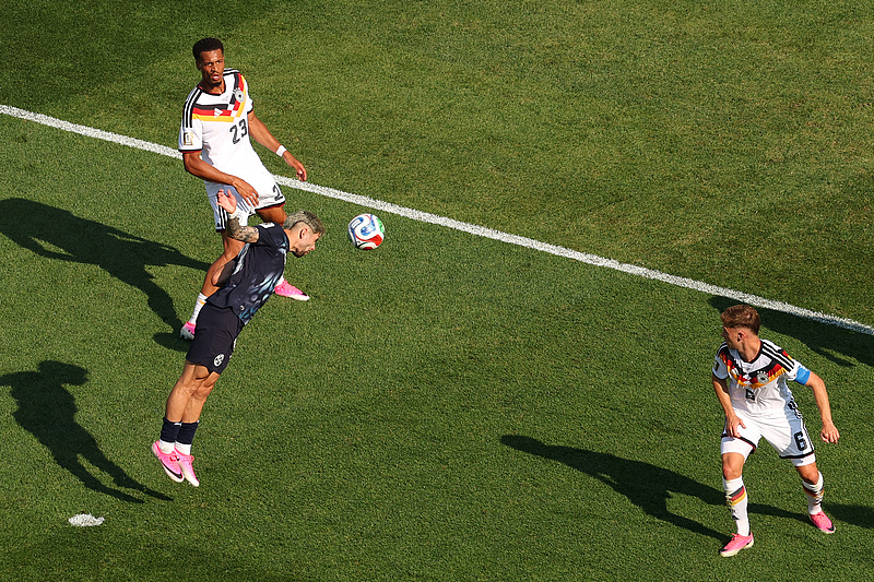Enciso diving header goal