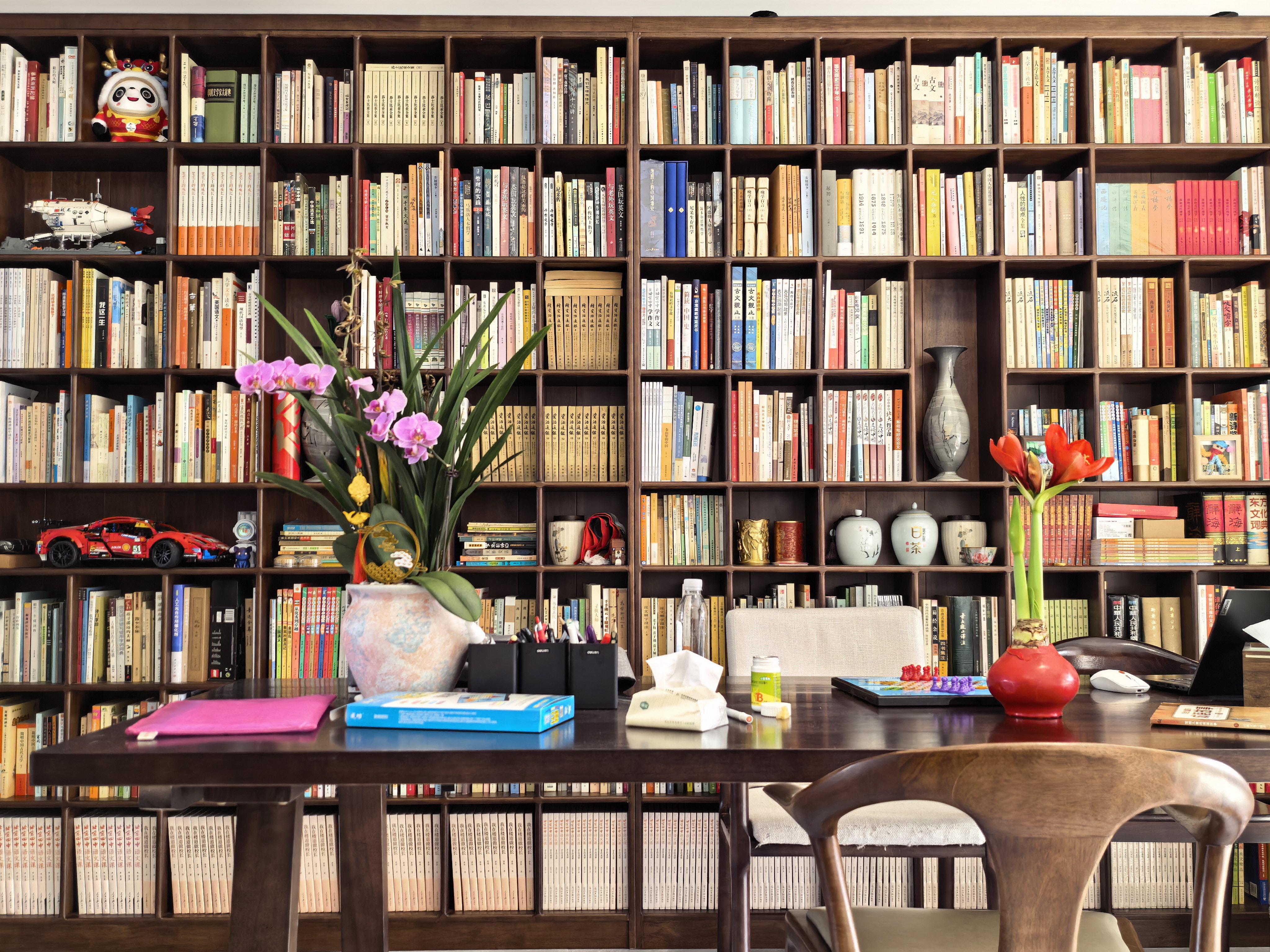 Huang Chun's study at home.