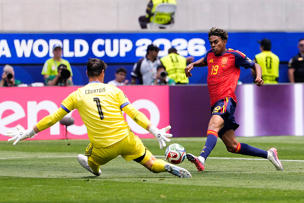 Spain celebrate their quarterfinal victory